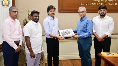 100 நாள் சாதனை: செய்தி மக்கள் தொடர்புத்துறை தயாரித்த 'A New Beginning' சிறப்பு புகைப்படத் தொகுப்பு நூலை வெளியிட்டார் முதல்வர் விஜய்