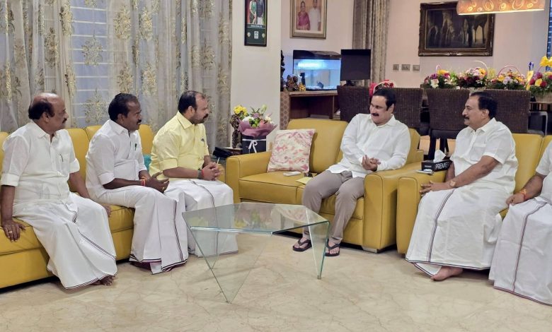 பாமக தலைவர் அன்புமணி இராமதாஸை நேரில் சந்தித்து அதிமுக எம்.எல்.ஏ.க்கள் நன்றி