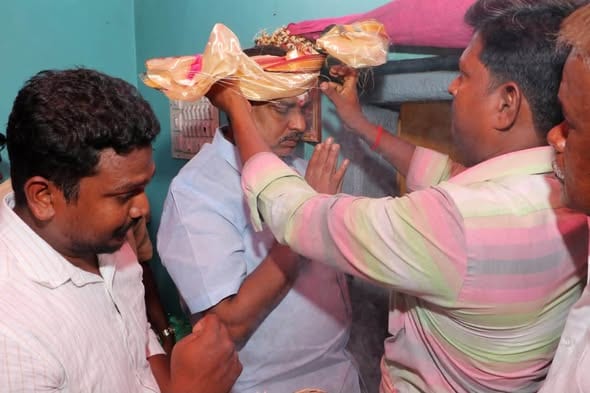 மண்ணாடிப்பட்டு சந்தைப்புதுகுப்பம் முத்துமாரியம்மன் கோயில் திருவிழா: அமைச்சர் ஆ. நமச்சிவாயம் சுவாமி தரிசனம்