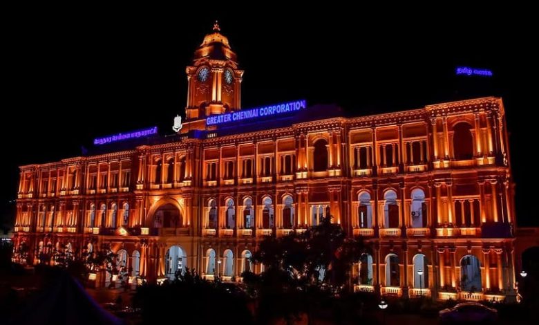 சென்னை தினத்தை முன்னிட்டு ஜொலிக்கும் ரிப்பன் மாளிகை: வண்ணமயமாக மாறிய வரலாற்றுச் சின்னம்