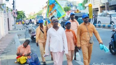 புதுச்சேரியிலிருந்து வேளாங்கண்ணி நோக்கி பாதயாத்திரை மேற்கொண்டுள்ள பக்தர்கள்
