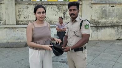 புதுச்சேரி கடற்கரையில் தவறவிட்ட ₹70,000 மதிப்புள்ள கைப்பையை 2 மணி நேரத்தில் மீட்டுக் கொடுத்த போலீஸ்: கேரள பெண் நெகிழ்ச்சி!