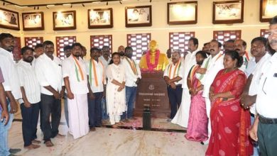 கன்னியாகுமரி கிழக்கு மாவட்ட காங்கிரஸ் தலைவராக லாரன்ஸ் பொறுப்பேற்பு: தலைவர்கள் சிலைக்கு மரியாதை