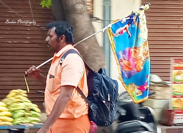 புதுச்சேரியிலிருந்து வேளாங்கண்ணி நோக்கி பாதயாத்திரை மேற்கொண்டுள்ள பக்தர்கள் - படம் 2