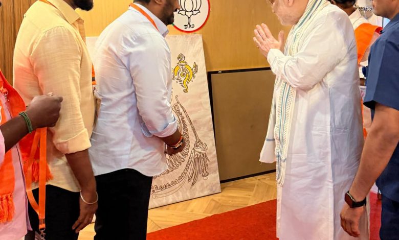 அமித் ஷாவுக்கு ஹம்பி லட்சுமி நரசிம்மர் ஓவியம் பரிசு