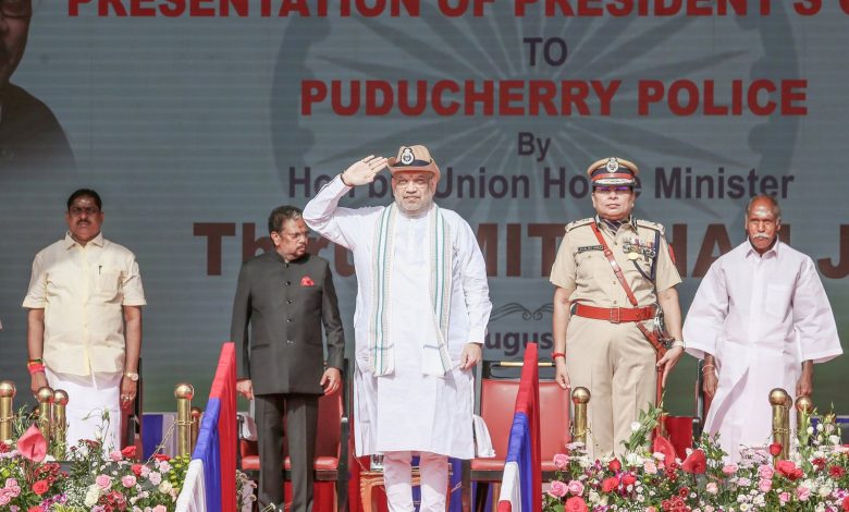 புதுச்சேரி காவல்துறைக்கு ஜனாதிபதியின் வண்ண விருது: படத் தொகுப்பு