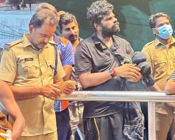 சபரிமலை ஐயப்பன் கோயிலில் இருமுடி கட்டி சாமி தரிசனம் செய்தார் அண்ணாமலை!