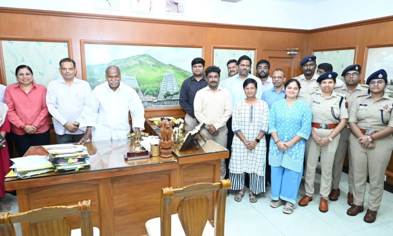 முதல்வர் ரங்கசாமி பிறந்தநாள்: தலைமைச் செயலாளர், டி.ஜி.பி. உள்ளிட்ட உயரதிகாரிகள் நேரில் வாழ்த்து