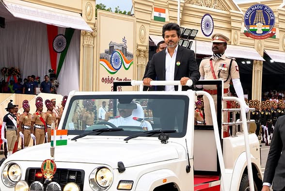 சுதந்திர தினம்: சென்னையில் தேசியக் கொடியேற்றிய முதலமைச்சர் விஜய் - படம் 2