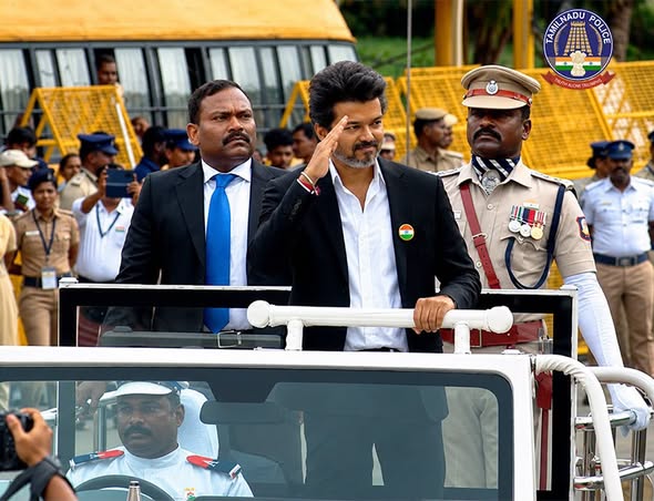 சுதந்திர தினம்: சென்னையில் தேசியக் கொடியேற்றிய முதலமைச்சர் விஜய் - படம் 3