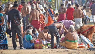 புதுச்சேரி கடற்கரையில் ஆடி அமாவாசை: ஆயிரக்கணக்கானோர் முன்னோர்களுக்கு தர்ப்பணம்