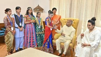 பள்ளி குழந்தைகளுடன் ரக்ஷா பந்தன் பண்டிகையை உற்சாகமாக கொண்டாடிய முன்னாள் குடியரசுத் தலைவர் ராம்நாத் கோவிந்த்!