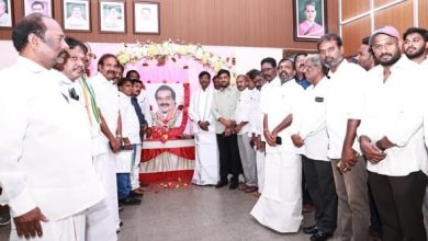 மறைந்த முன்னாள் எம்பி எச். வசந்தகுமார் நினைவு நாள்: சத்தியமூர்த்தி பவனில் அமைச்சர் பொன். விஸ்வநாதன் மற்றும் தலைவர்கள் மலரஞ்சலி!