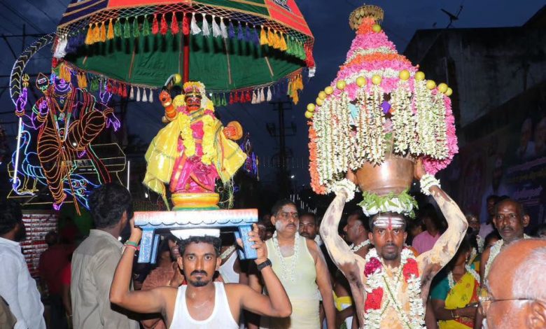 மணவெளி செல்வ முத்துமாரியம்மன் கோவில் செடல் உற்சவம்: அமைச்சர் நமச்சிவாயம் பங்கேற்பு