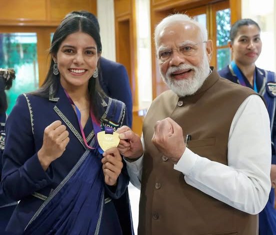 காமன்வெல்த் பதக்க வீரர்களை சந்தித்த பிரதமர் மோடி