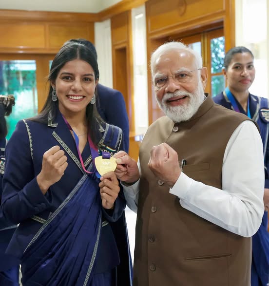 காமன்வெல்த் பதக்க வீரர்களை சந்தித்த பிரதமர் மோடி