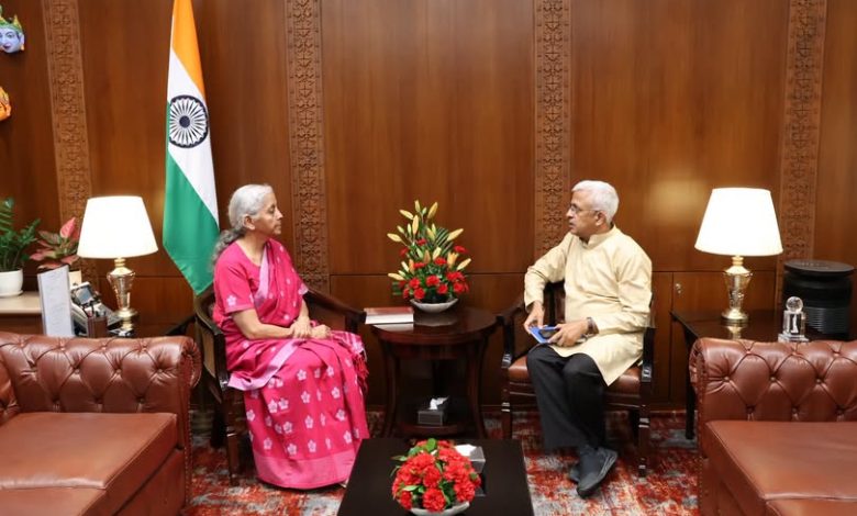 சமூகத் துறை வளர்ச்சி குறித்து நிர்மலா சீதாராமனுடன் நிதி ஆயோக் உறுப்பினர் ஆலோசனை