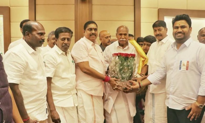 புதுச்சேரி பட்ஜெட் கூட்டத்தொடர் நிறைவு: முதல்வர் ரங்கசாமியிடம் அமைச்சர் நமச்சிவாயம் மற்றும் எம்.எல்.ஏ.க்கள் வாழ்த்து!