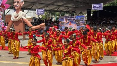 புதுச்சேரி சுதந்திர தின விழா: வண்ணமயமான அணிவகுப்பு, கலை நிகழ்ச்சிகள்