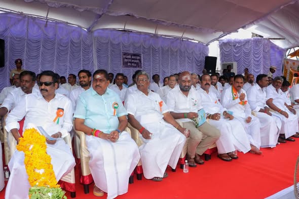 புதுச்சேரியில் 80-வது சுதந்திர தின விழா: தேசியக் கொடியை ஏற்றினார் முதலமைச்சர் ரங்கசாமி - படம் 4