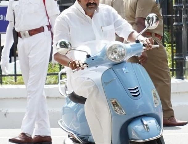 ஹெல்மெட், நம்பர் பிளேட் இன்றி பேரவைக்கு டூவீலரில் வந்த ஆளும்கட்சி எம்.எல்.ஏ: ₹1,500 அபராதம் விதித்த புதுச்சேரி போலீஸ்!