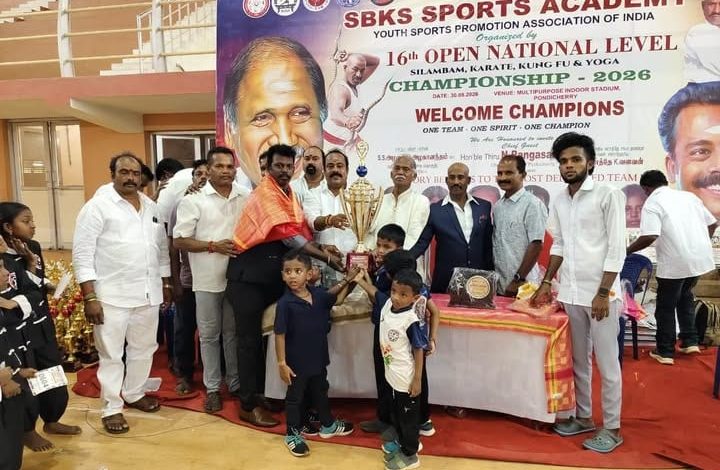 புதுச்சேரியில் 16-வது தேசிய அளவிலான சிலம்பம், கராத்தே சாம்பியன்ஷிப் போட்டி: எம்எல்ஏ எஸ்.எஸ்.அழகு பரிசளிப்பு!
