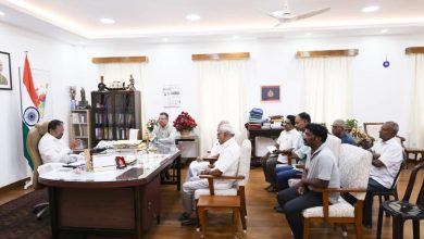 நேபாள பெருவெள்ளத்தில் மாயமான புதுச்சேரி வாசிகள் 3 பேர்: பத்திரமாக மீட்க துணைநிலை ஆளுநரிடம் வைத்திலிங்கம் எம்.பி., உறவினர்கள் நேரில் கோரிக்கை!