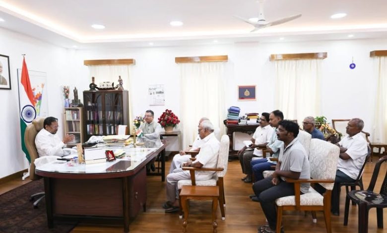 நேபாள பெருவெள்ளத்தில் மாயமான புதுச்சேரி வாசிகள் 3 பேர்: பத்திரமாக மீட்க துணைநிலை ஆளுநரிடம் வைத்திலிங்கம் எம்.பி., உறவினர்கள் நேரில் கோரிக்கை!