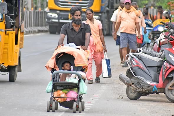 புதுச்சேரி வழியாக வேளாங்கண்ணிக்கு பாதயாத்திரை மேற்கொள்ளும் பக்தர்கள்: பொதுமக்கள் உற்சாக வரவேற்பு
