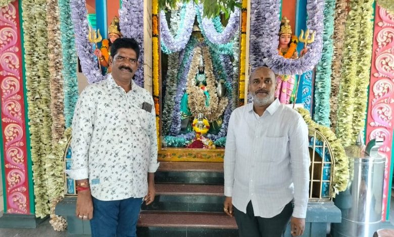 ஏனாம் வாசவி கன்னிகா பரமேஸ்வரி அம்மன் கோவிலில் ரூ.10 லட்சம் ரூபாய் நோட்டுகளால் சிறப்பு அலங்காரம்!