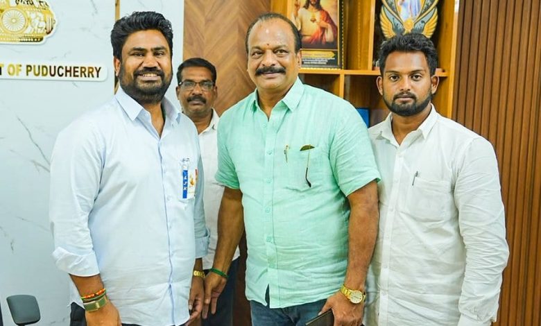 புதுச்சேரி காமராஜ் நகர் அலுவலகத்தில் ஜோஸ் சார்லஸ் மார்ட்டினை சந்தித்த நடிகர் பாண்டி ரவி!