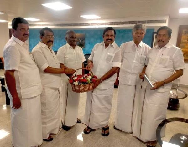 கோவை விமான நிலையம் வந்த எடப்பாடி பழனிசாமிக்கு அதிமுகவினர் உற்சாக வரவேற்பு!