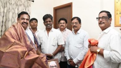 எடப்பாடி பழனிசாமியுடன் அதிமுக நட்சத்திரப் பேச்சாளர்கள் சந்திப்பு: தேர்தல் பிரச்சாரத்திற்கு வாழ்த்துப் பெற்றனர்!