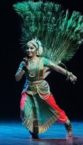 ஆரோவில் பாரத் நிவாஸில் கண்கவர் பரதநாட்டிய அறிமுக நிகழ்ச்சி: பார்வையாளர்களைக் கவர்ந்த மயில் நடனம்!