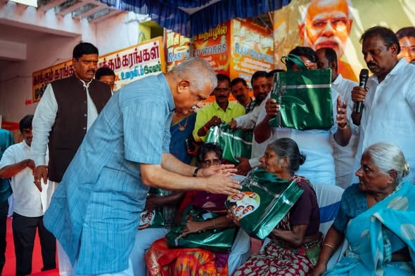 பிரதமர் மோடி பிறந்தநாள்: திருவான்மியூரில் முதியோருக்கு நலத்திட்ட உதவிகள் மற்றும் தூய்மை பணியாளர்களுடன் சமபந்தி விருந்து!