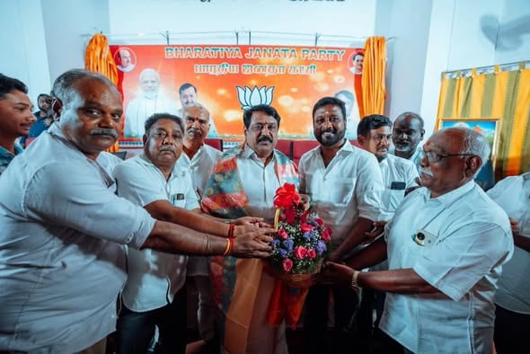 சென்னை: விமான நிலைய தனியார் டாக்ஸி ஓட்டுநர்கள் 100-க்கும் மேற்பட்டோர் பாஜகவில் இணைந்தனர்!