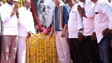 தந்தை பெரியாரின் 148-வது பிறந்தநாள்: சென்னை அண்ணா சாலையில் கே.வி.தங்கபாலு உள்ளிட்ட காங்கிரஸ் தலைவர்கள் மரியாதை!