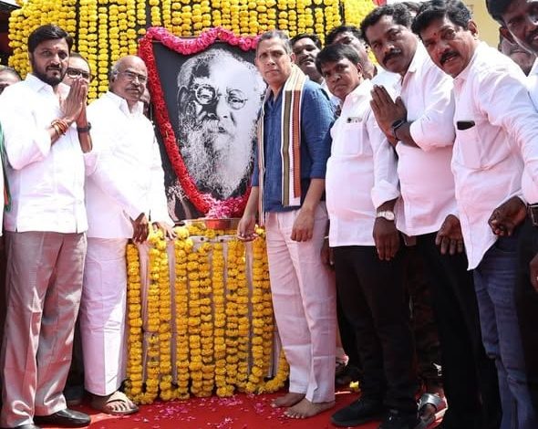 தந்தை பெரியாரின் 148-வது பிறந்தநாள்: சென்னை அண்ணா சாலையில் கே.வி.தங்கபாலு உள்ளிட்ட காங்கிரஸ் தலைவர்கள் மரியாதை!