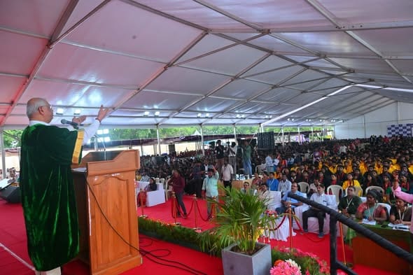 பூவிருந்தவல்லி தனியார் கல்லூரி பட்டமளிப்பு விழா: குடியரசு துணைத்தலைவர் சி.பி.ராதாகிருஷ்ணன் பங்கேற்பு!