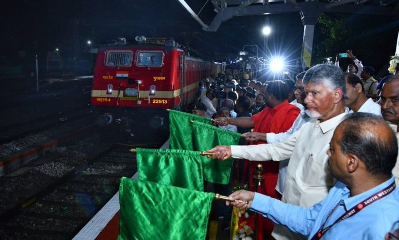 தாதர் - புதுச்சேரி எக்ஸ்பிரஸ் ரயில் இனி குப்பம் நிலையத்தில் நின்று செல்லும்: முதல்வர் சந்திரபாபு நாயுடு தொடங்கி வைத்தார்!