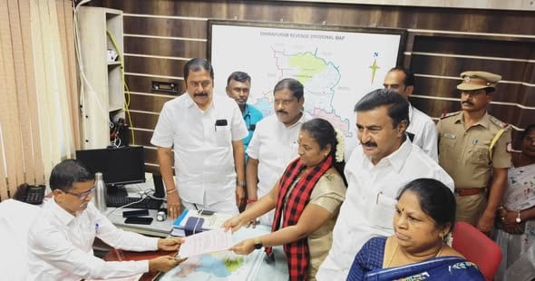 தாராபுரம் இடைத்தேர்தல்: திமுக வேட்பாளர் வழக்கறிஞர் எஸ்.சுகன்யா வேட்புமனு தாக்கல்!