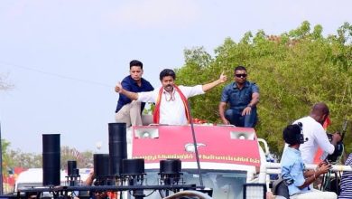 தாராபுரம் இடைத்தேர்தல் பரப்புரை: தமிழக வெற்றிக் கழகத் தலைவர் விஜய்க்கு உற்சாக வரவேற்பு!