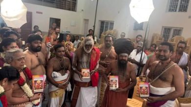 லண்டன் முருகன் கோயில் அர்ச்சகரின் சஷ்டியப்தபூர்த்தி விழா: தருமபுர ஆதீனம் நூல் வெளியீடு!