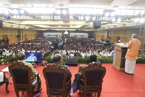 தினமலர் நாளிதழின் 75-வது ஆண்டு நிறைவு: சிறப்பு அஞ்சல் தலையை வெளியிட்டார் சி.பி. ராதாகிருஷ்ணன்!