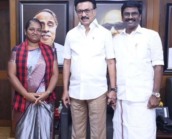 திமுக தலைவர் மு.க.ஸ்டாலினை நேரில் சந்தித்து வாழ்த்து பெற்ற இடைத்தேர்தல் வேட்பாளர்கள்!