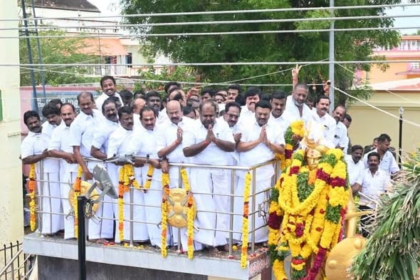 மாமன்னர் பூலித்தேவன் பிறந்தநாள்: எடப்பாடி பழனிசாமி புகழஞ்சலி; அதிமுக நிர்வாகிகள் மரியாதை!