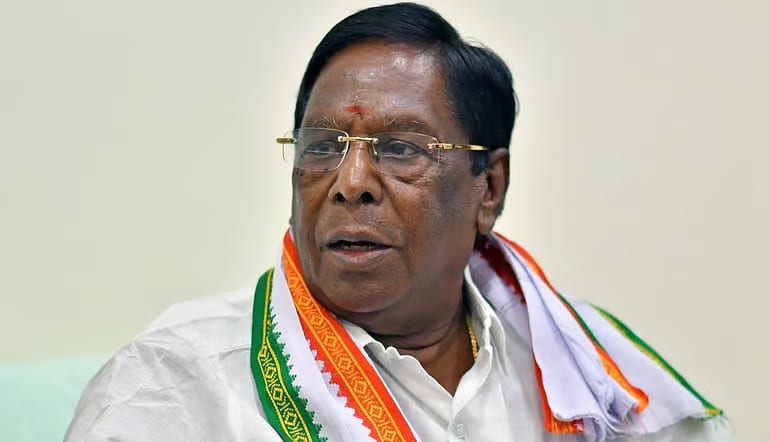 காங்கிரஸ் ஒன்றும் தவெக-வுக்கு அடிமை இல்லை: முன்னாள் முதல்வர் நாராயணசாமி காட்டம்!