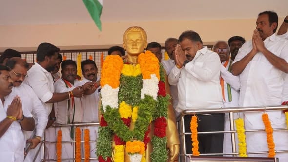 தியாகி இம்மானுவேல் சேகரனாரின் 69-வது நினைவு தினம்: பரமக்குடியில் காங்கிரஸ் தலைவர்கள் மாலை அணிவித்து புகழஞ்சலி!