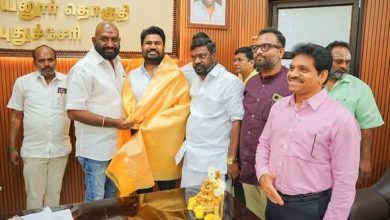 வில்லியனூர் தொகுதி எம்.எல்.ஏ ரவிகுமாரை நேரில் சந்தித்து வாழ்த்து: 'ரைசிங் புதுச்சேரி' புத்தகத்தை வழங்கிய ஜோஸ் சார்லஸ் மார்ட்டின்!