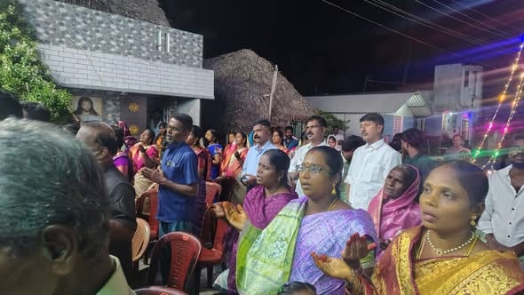 அக்கரைவட்டம் புனித ஆரோக்கிய அன்னை ஆலய ஆண்டு பெருவிழா: தேர்பவனியில் பங்கேற்ற எம்.எல்.ஏ. டி.கே.எஸ்.எம். மீனாட்சிசுந்தரம்!